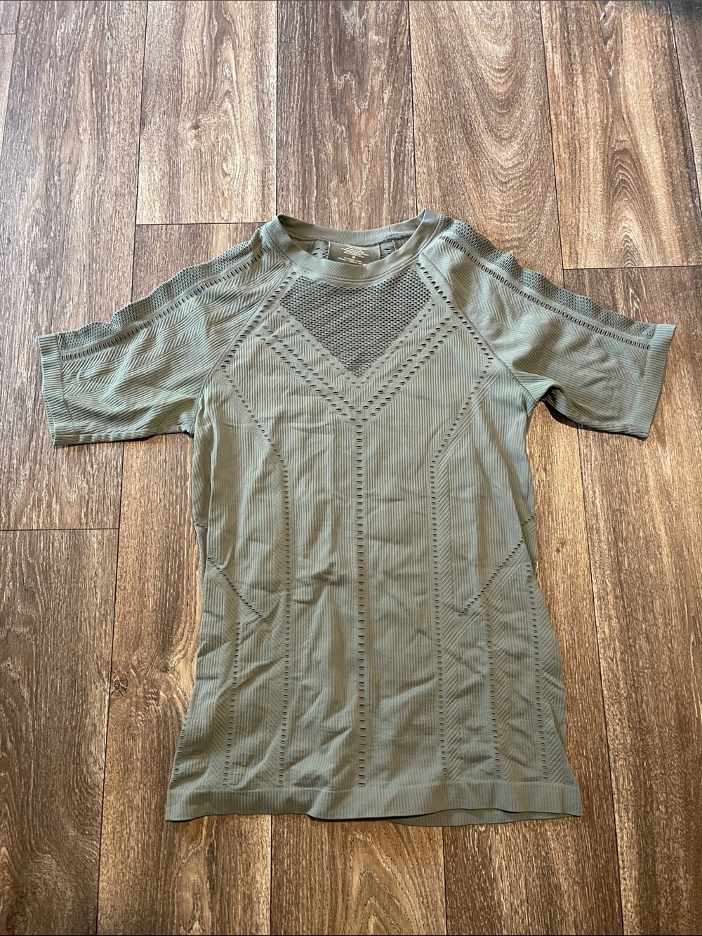 Athleta Trophy Seamless Diamond Mesh Short Sleeve Tee- medium